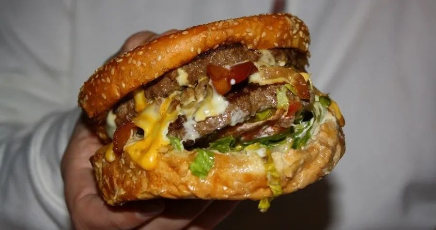 Masse critique et point de dilution dans les business models du web social