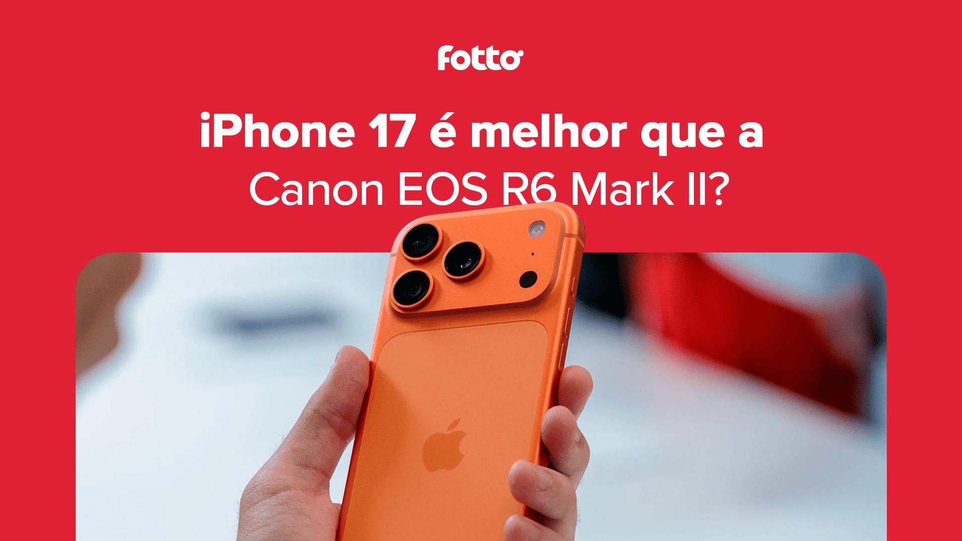 Pessoa segurando um iPhone 17 Pro Max na cor laranja. 