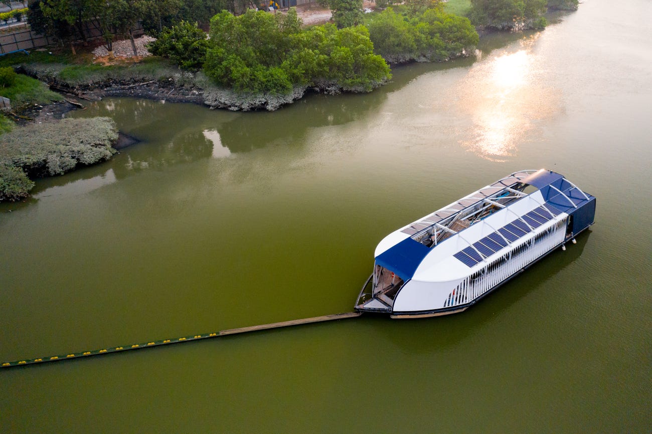 🚢 Ocean Cleanup launches a floating garbage truck that will clean rivers from plastics