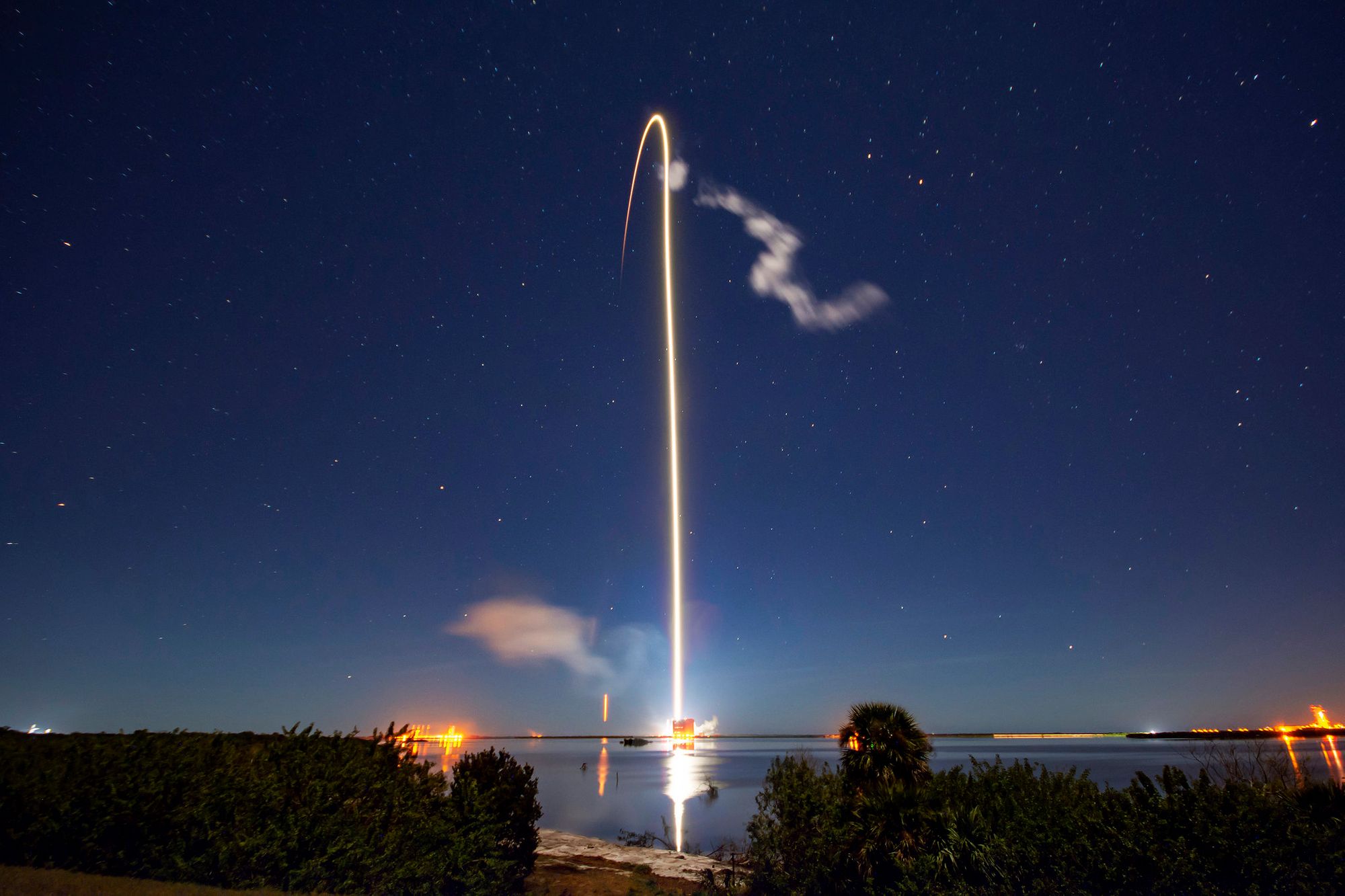🚀 SpaceX become largest commercial satellite operator