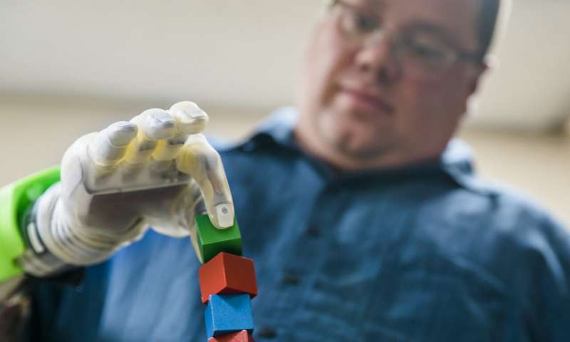 🖖 Technical breakthrough makes a hand prosthesis feel and function like a normal hand