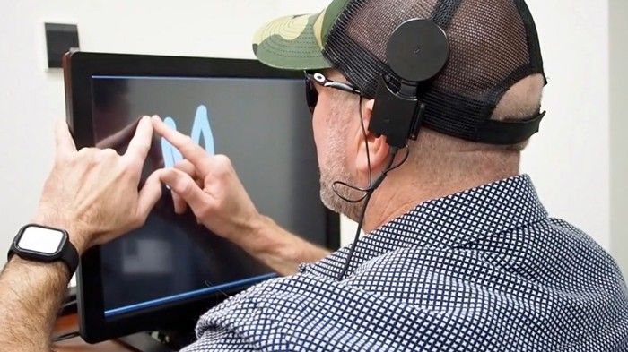 👨‍🦯 A way for the blind to 'read' letters traced on their brains with electricity