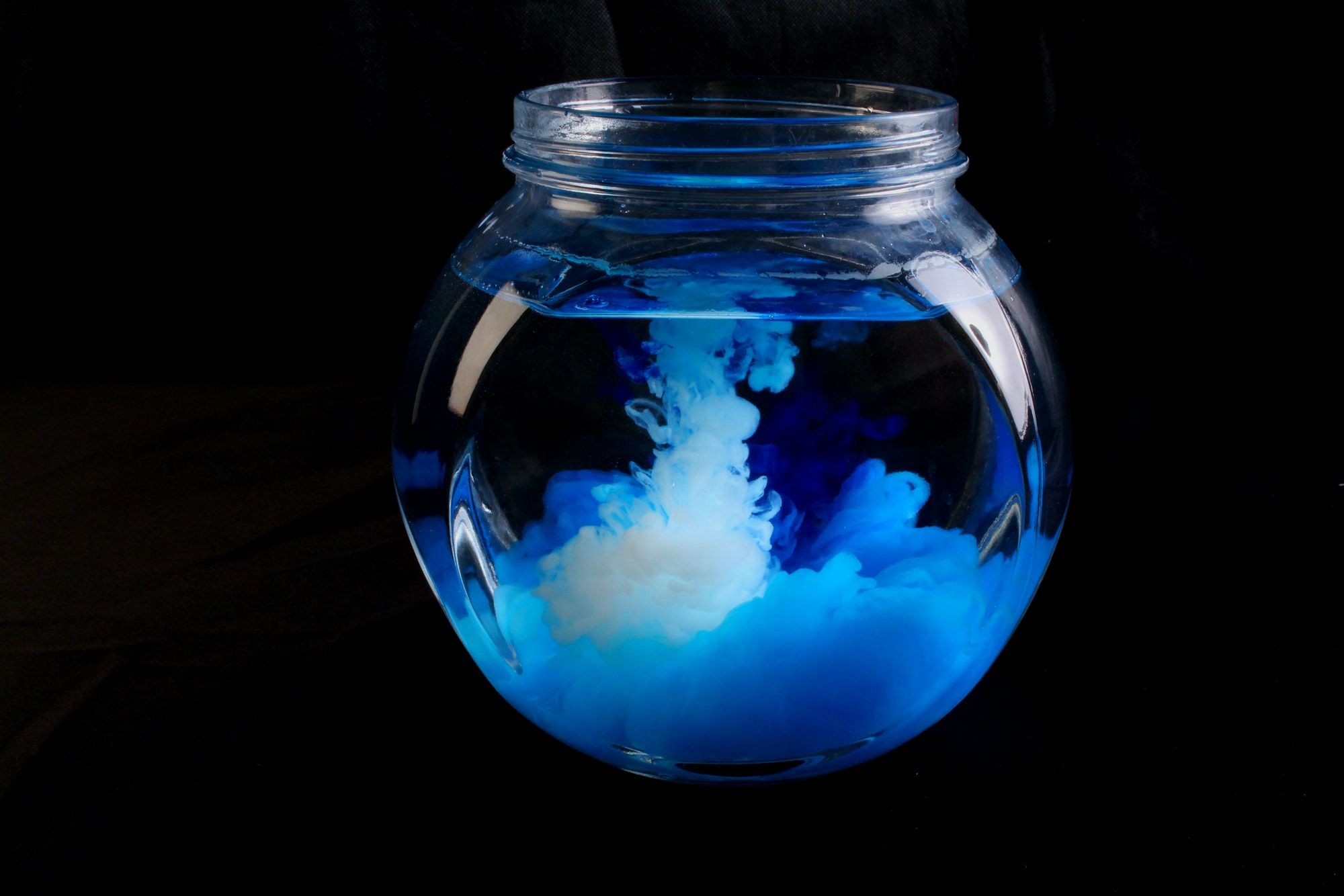 🚰 "Nanojars" can help remove pollutants from water
