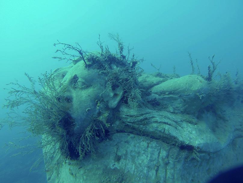 🌊 'Other-worldly' underwater sculptures save the sea