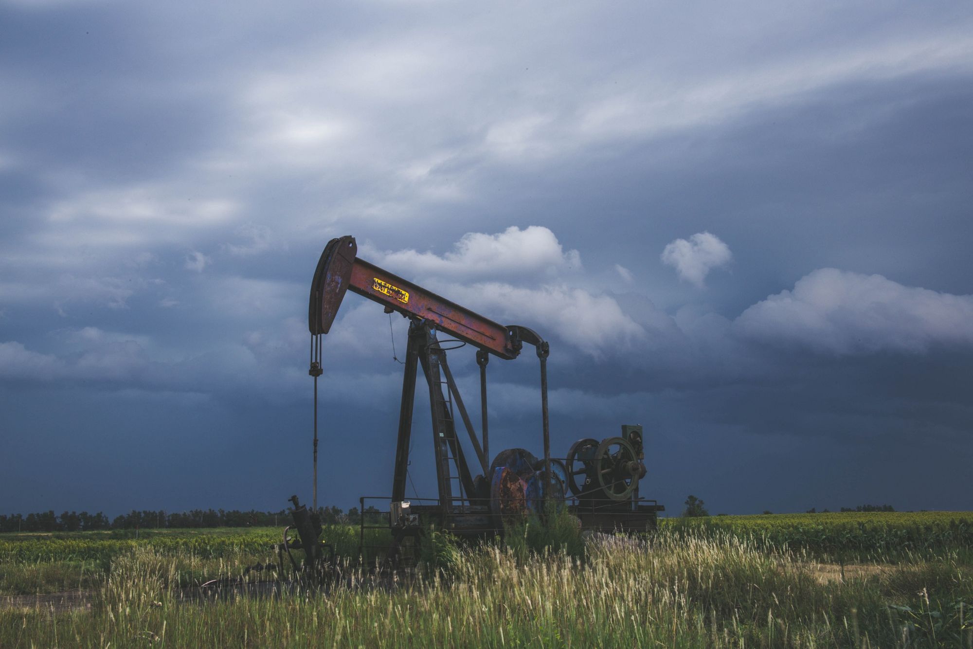 🛢️ 10,000 abandoned oil wells to be "plugged"
