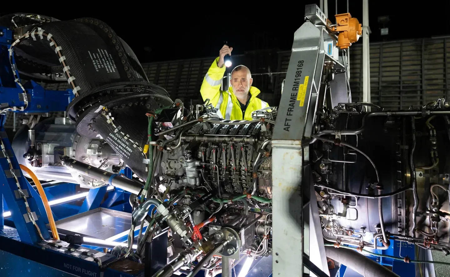 ✈ Rolls Royce builds aircraft engines that run on hydrogen