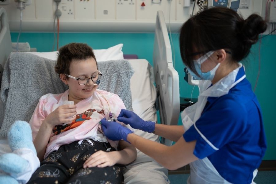 🧬 13-year-old cured of "incurable" cancer