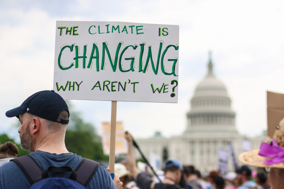 Americans waking up to the seriousness of climate crisis, a new poll shows