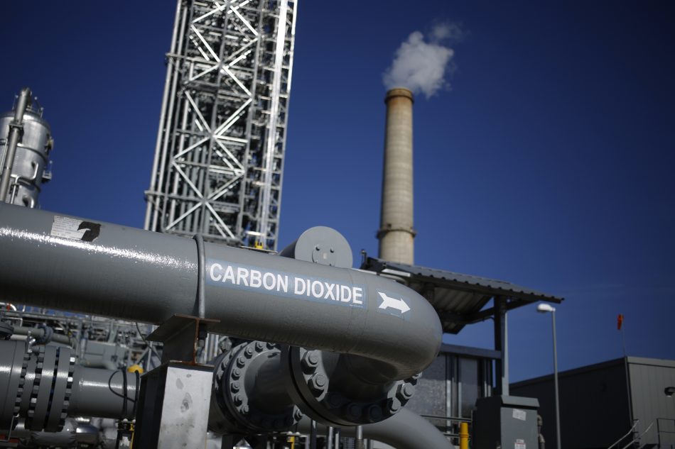 Scientists are turning carbon dioxide into a liquid that powers fuel-cells