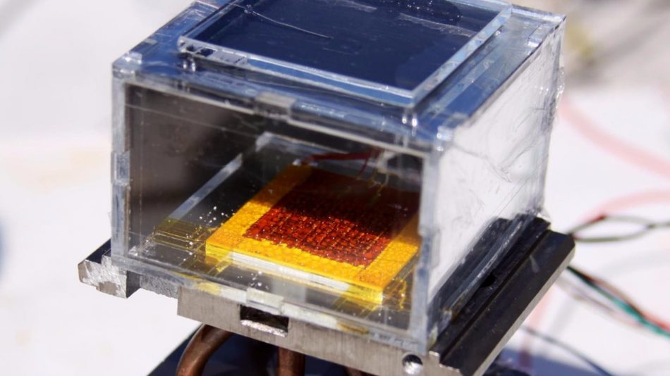 This device extracts water out of dry air