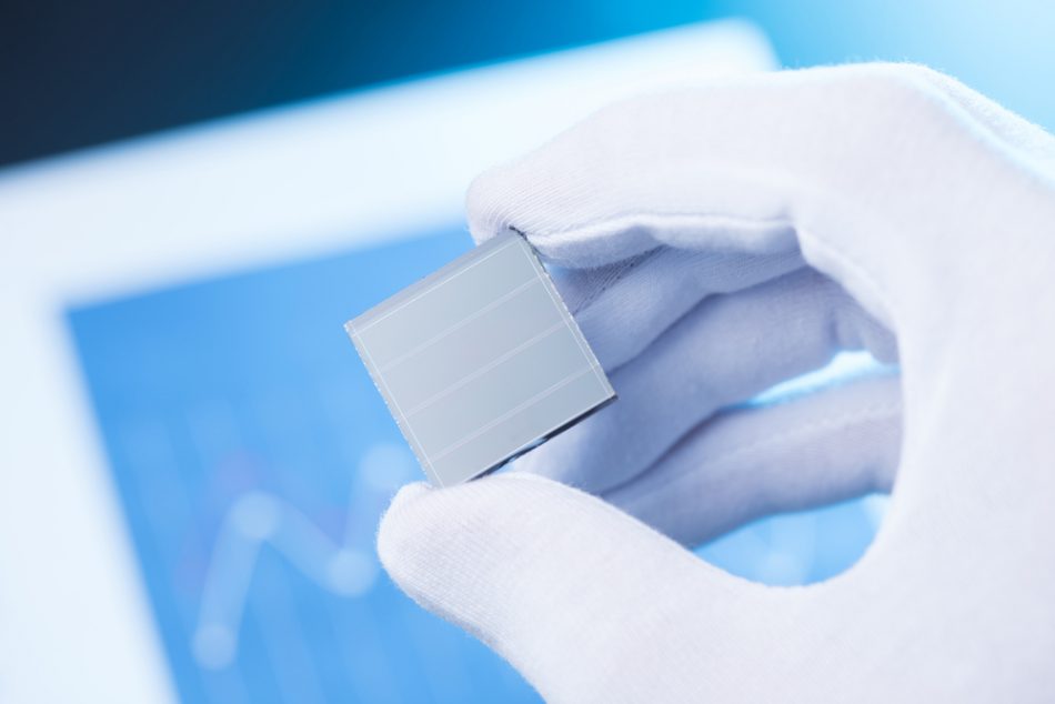 This solar cell transforms the light in your living room into electricity