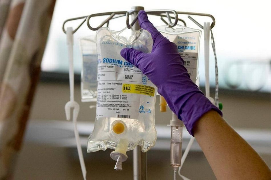 Can hospitals function without using so much plastic?
