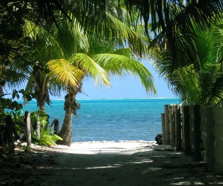 On tidalectics and resonances amidst ruination: Caribbean storms, Pacific tides, (post)colonial temporality, and transnational thinking