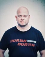 „Jedes Album kann dein letztes sein, warum also nicht sich die Zeit nehmen, die es verdient“: Interview mit Stefan Netschio von Beborn Beton über A Worhty Compensation