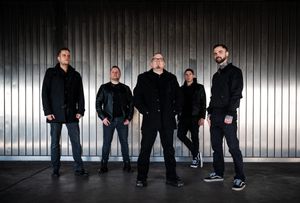 Die Hand, die einem entgegengestreckt wird und man nur zu ergreifen braucht, damit Dinge etwas weniger schwer sind: Transcendent von Solitary Experiments