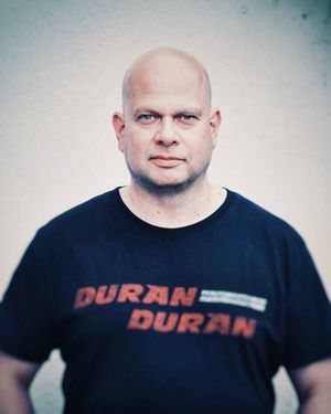 „Jedes Album kann dein letztes sein, warum also nicht sich die Zeit nehmen, die es verdient“: Interview mit Stefan Netschio von Beborn Beton über A Worhty Compensation