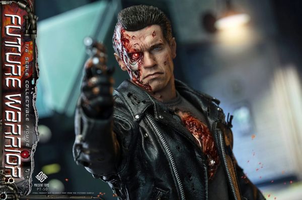 Ausgepackt: Future Warrior Battle Damaged (T-800) [Arnold Schwarzenegger] aus Terminator 2: Judgment Day von Present Toys