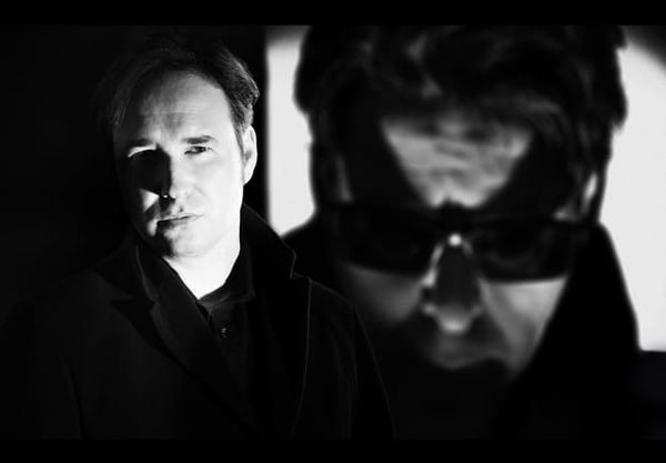 Düster, vielschichtig, Film noir zum Hören: Red Flags von Ghost & Writer