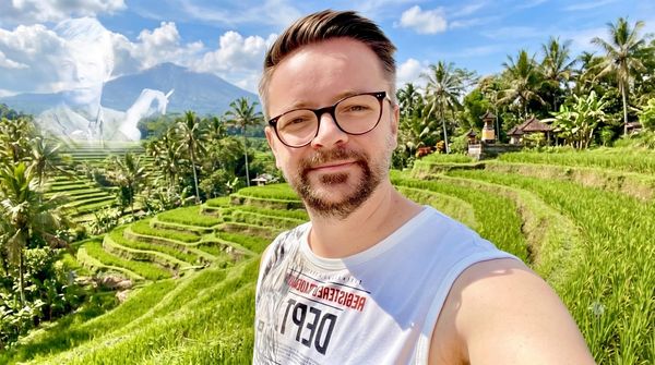 Der verlorene Gedanke, oder: Die fast wahre Geschichte (m)eines Lebens, Kapitel 1: Bali und der Geist von David Bowie (Teil 1: Nyoman)