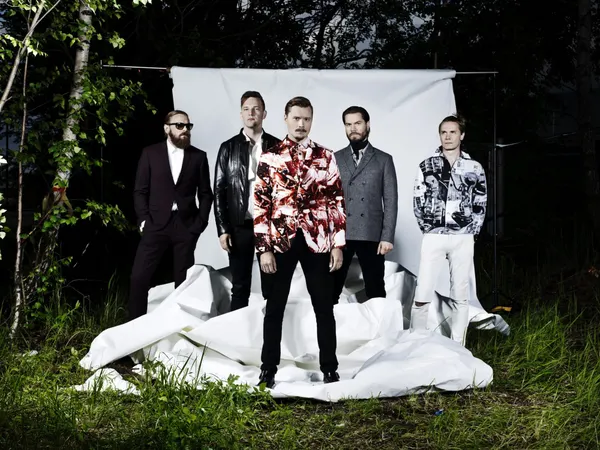 Die spinnen, diese Finnen: Corazon von My First Band