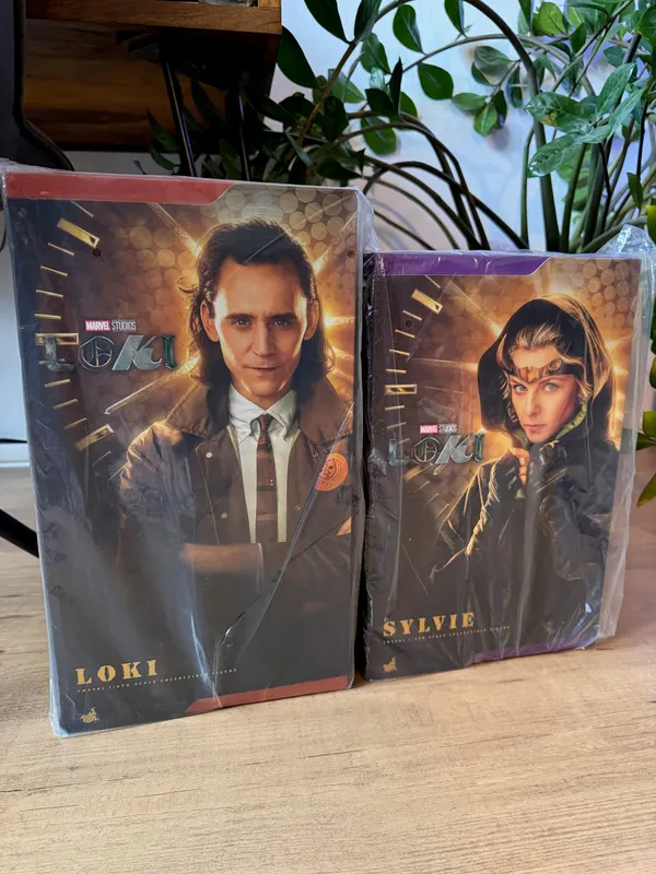 Unsere neuen Mitbewohner: Loki und Sylvie von Hot Toys