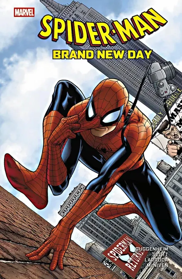 Das Comic-Cover von Spider-Man Brand New Day zeigt den Superhelden in klassischer Pose auf einer Ziegelwand vor den Wolkenkratzern New Yorks. © Panini Comics