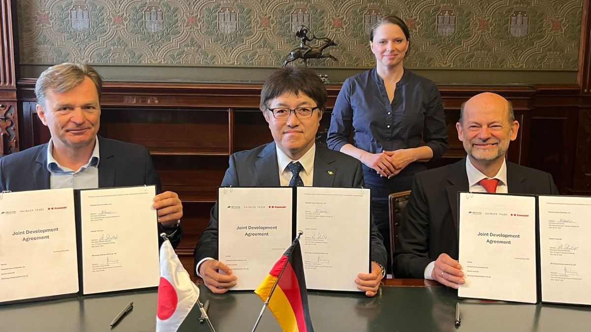 Daimler Truck and Kawasaki plan liquid hydrogen corridor to Hamburg