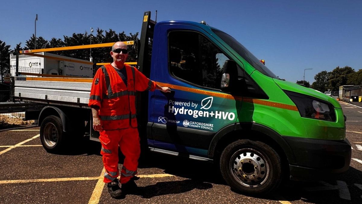 New hydrogen Ford Transit tipper fixes potholes in Oxfordshire
