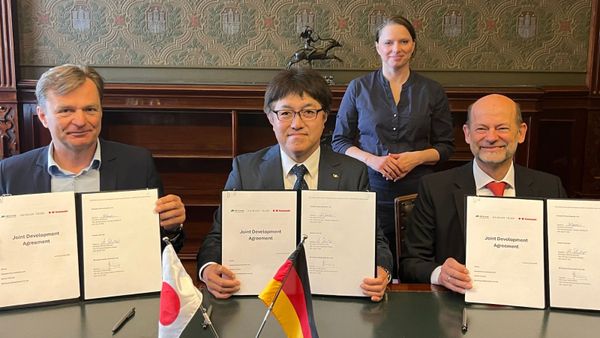 Daimler Truck and Kawasaki plan liquid hydrogen corridor to Hamburg