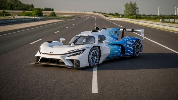 Toyota TR LH2 Racing Prototype liquid hydrogen car at Circuit de la Sarthe, Le Mans 2026