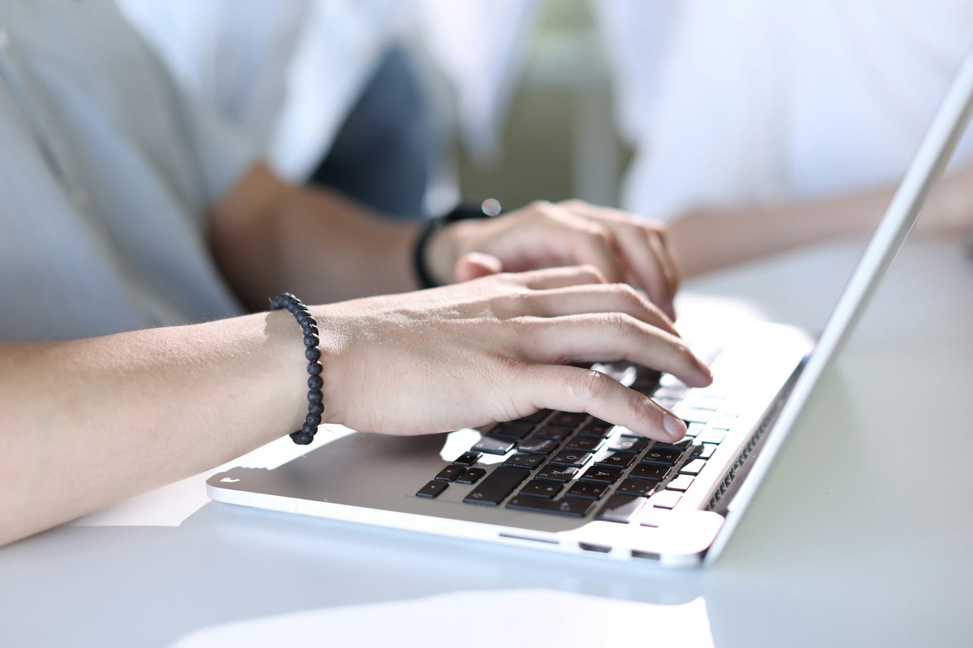 man typing - Best Email Organizer App