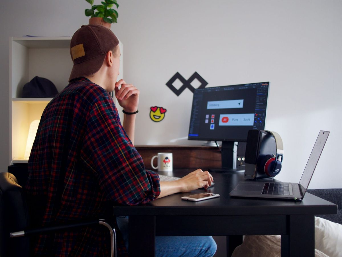 man on a desktop - Top Calendar Apps