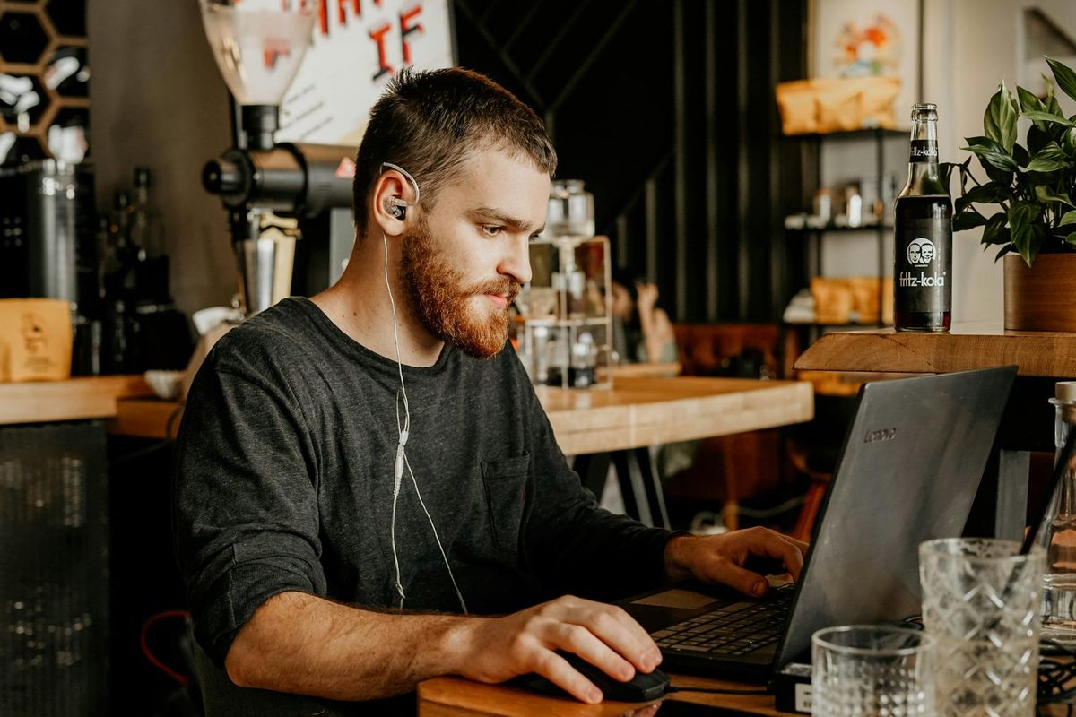 man using a laptop - Small Business Intelligence
