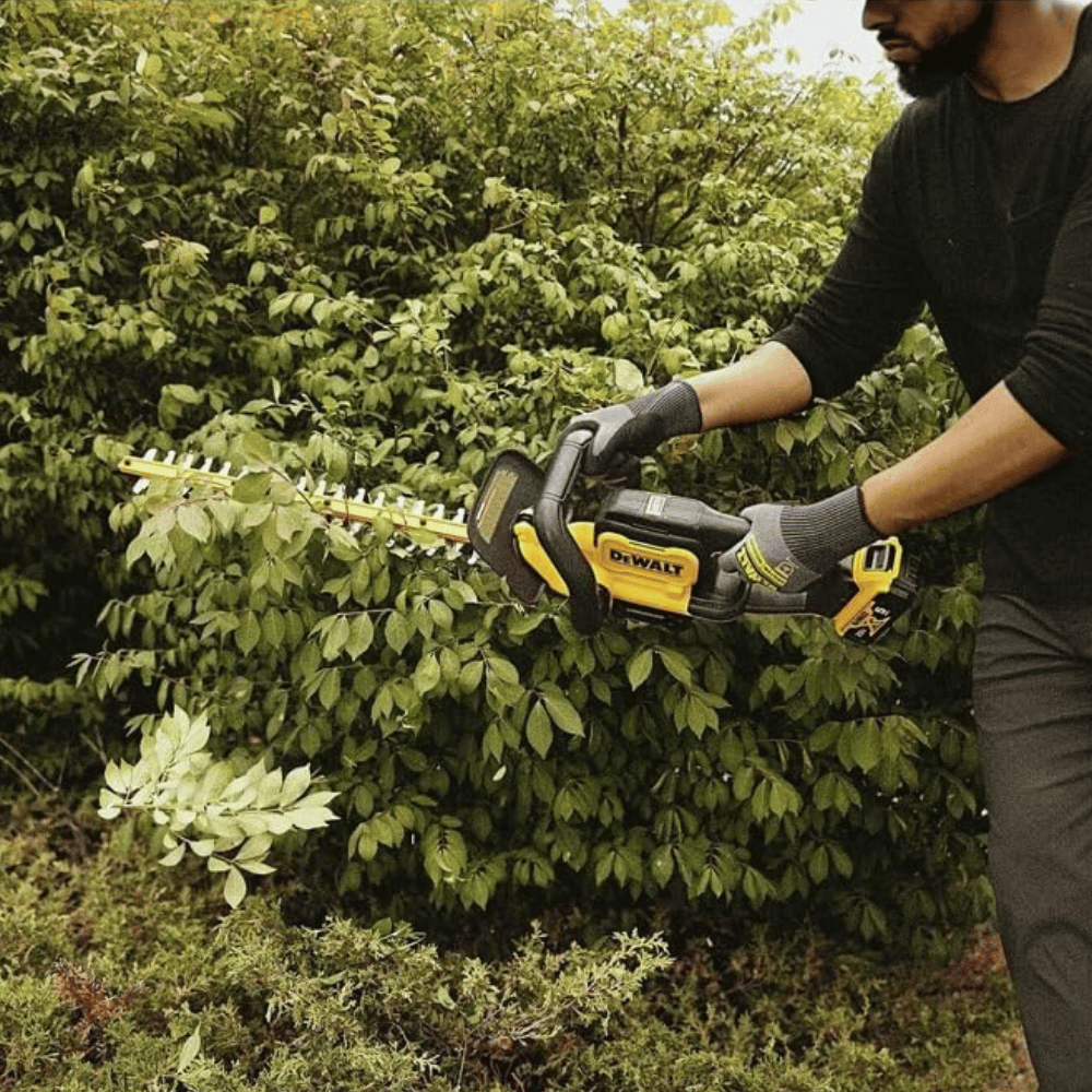 DEWALT 20V MAX 22" Cordless Hedge Trimmer