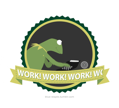 Kermit tippt an einer Schreibmaschine unter einem Work Work Work Banner