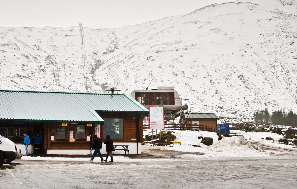 How to get a job in the UK ski season – The Ultimate Guide