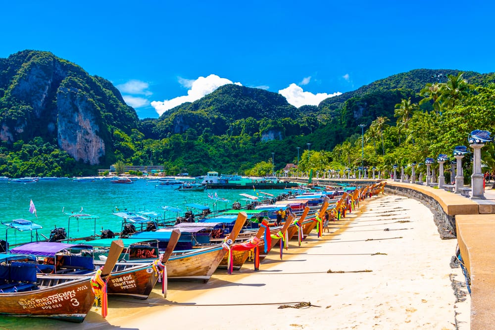 Best Thailand Group Tours for 18–35s: Contiki, WeRoad, Arrival, IntroTravel & Global Work & Travel Compared (2026)