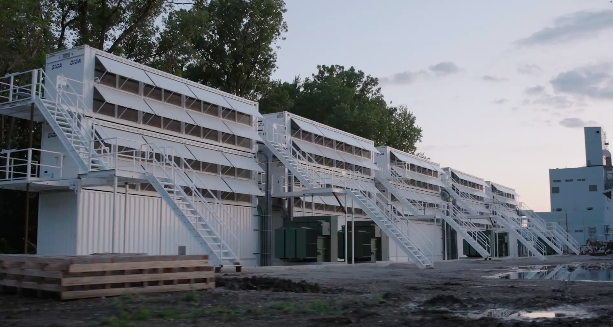 Simple Mining Bitcoin hosting facility in Iowa with outdoor ASIC miner infrastructure