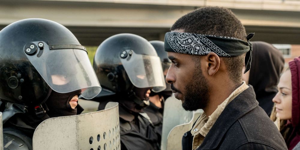 Police and protestors both want a life free from fear / iStock