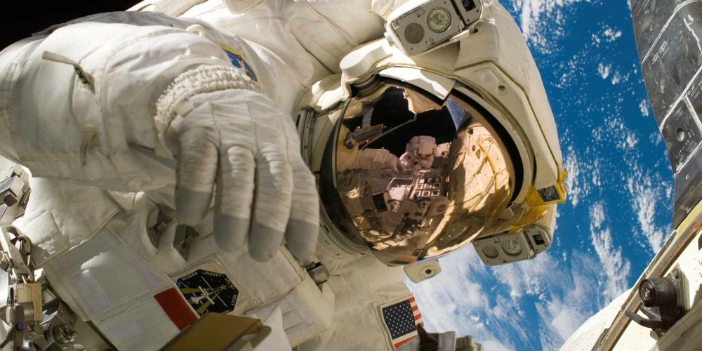 Taxpayers put humans in orbit and on the Moon, so space is not exclusive to billionaires / Pexels