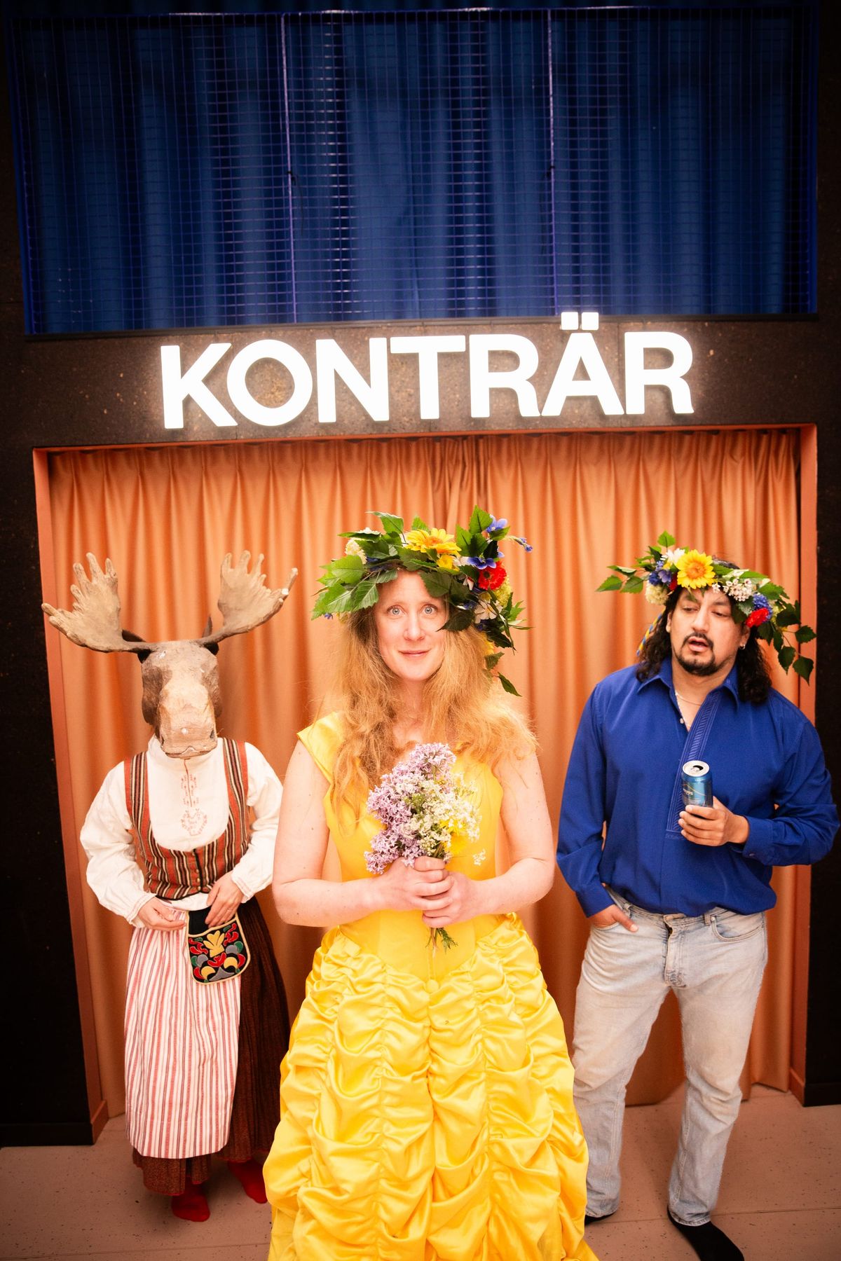 Ta med en vän i helgen – Konträrs sommarshow hyllas av DN & Aftonbladet