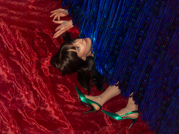 v. 13 En livs levande kvinna