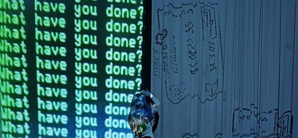 Final Attachment av Maryam Hashempour – en autofiktiv föreställning om närhet, exil och att bli sedd.