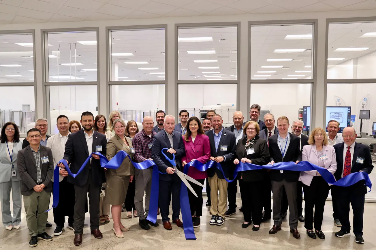 Governor Ayotte welcomes Analogic to New Hampshire