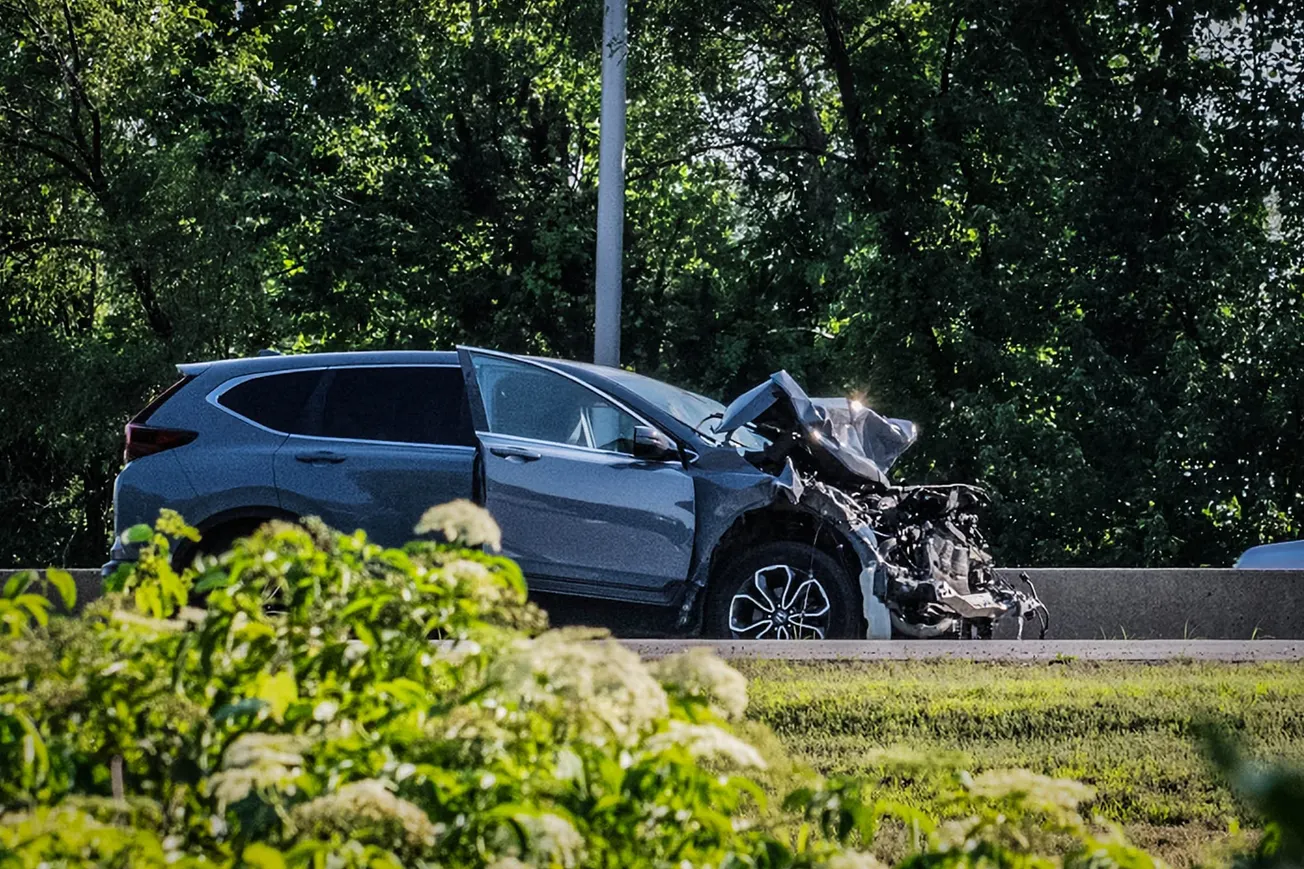 Crash with serious injuries to one person on Everett Turnpike
