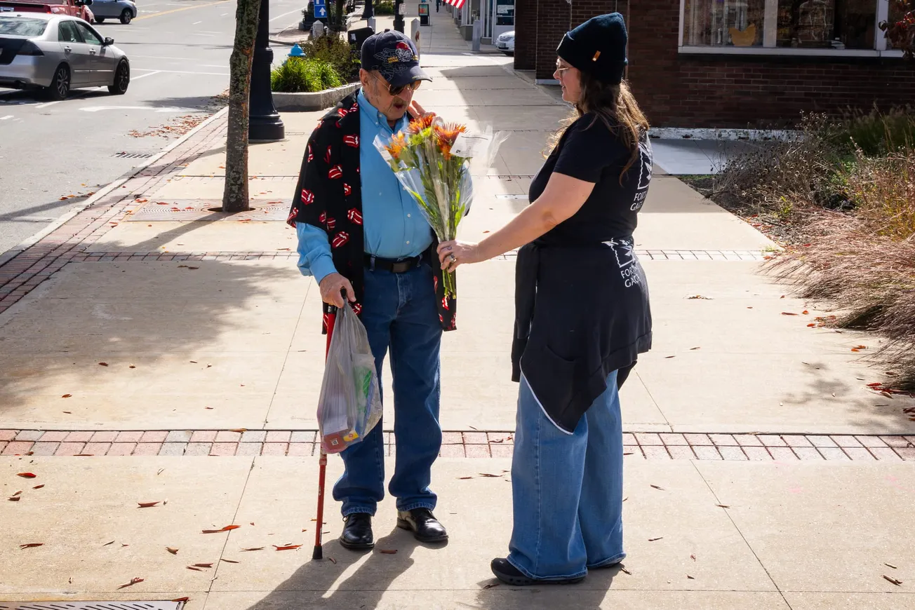 Two bouquets, one act of kindness: Petal It Forward returns to Nashua