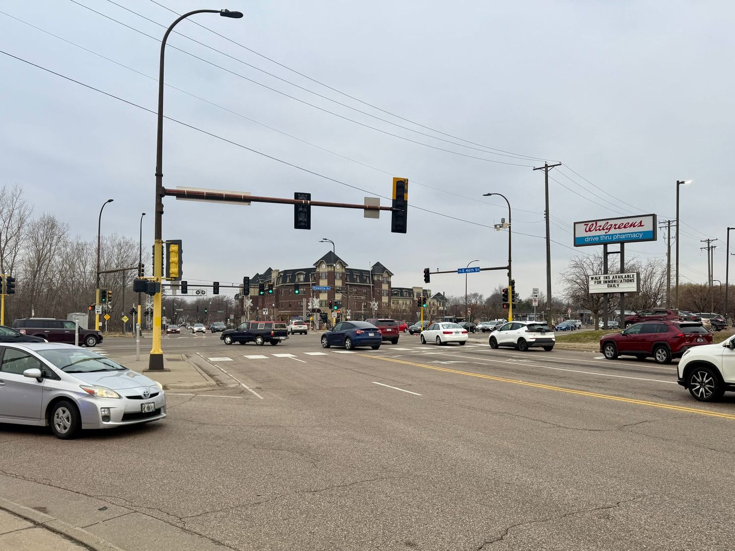 🚦 46th and Hiawatha intersection will be reworked next year