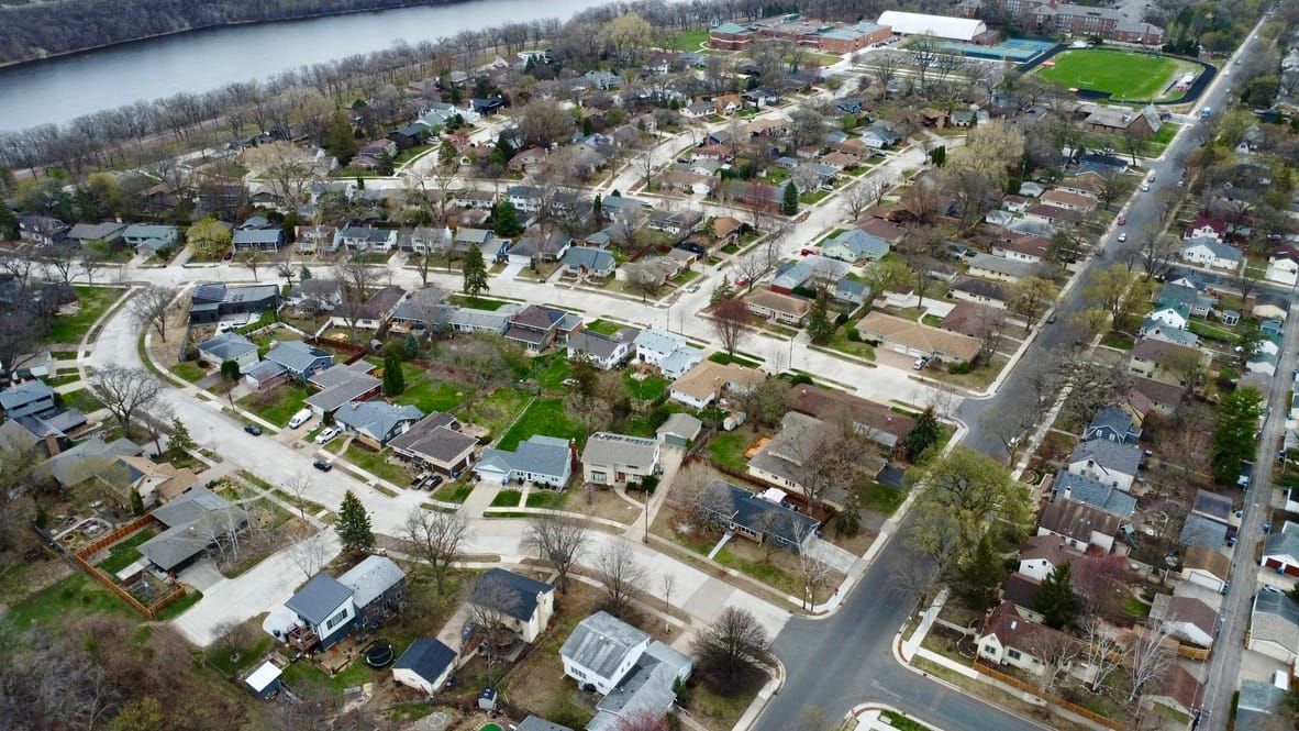 🏡 Strolling the suburban-style "Luella A. Anderson" neighborhood, with Andy Sturdevant