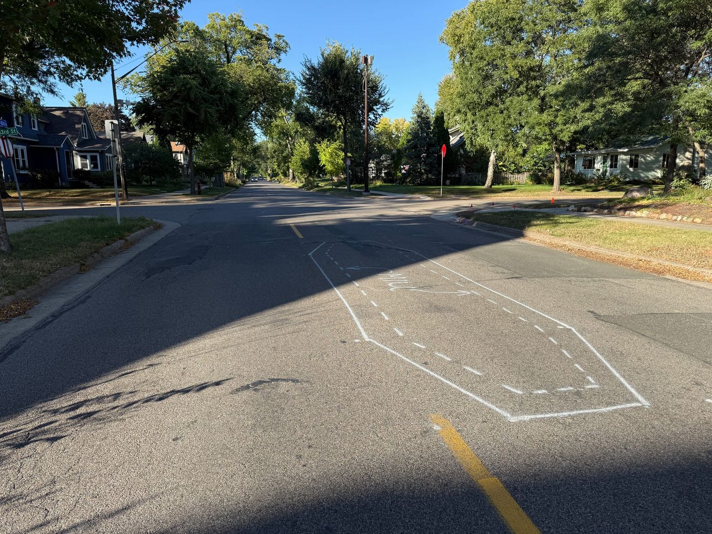 ⛔ Four traffic-slowing medians coming to previously excluded roads