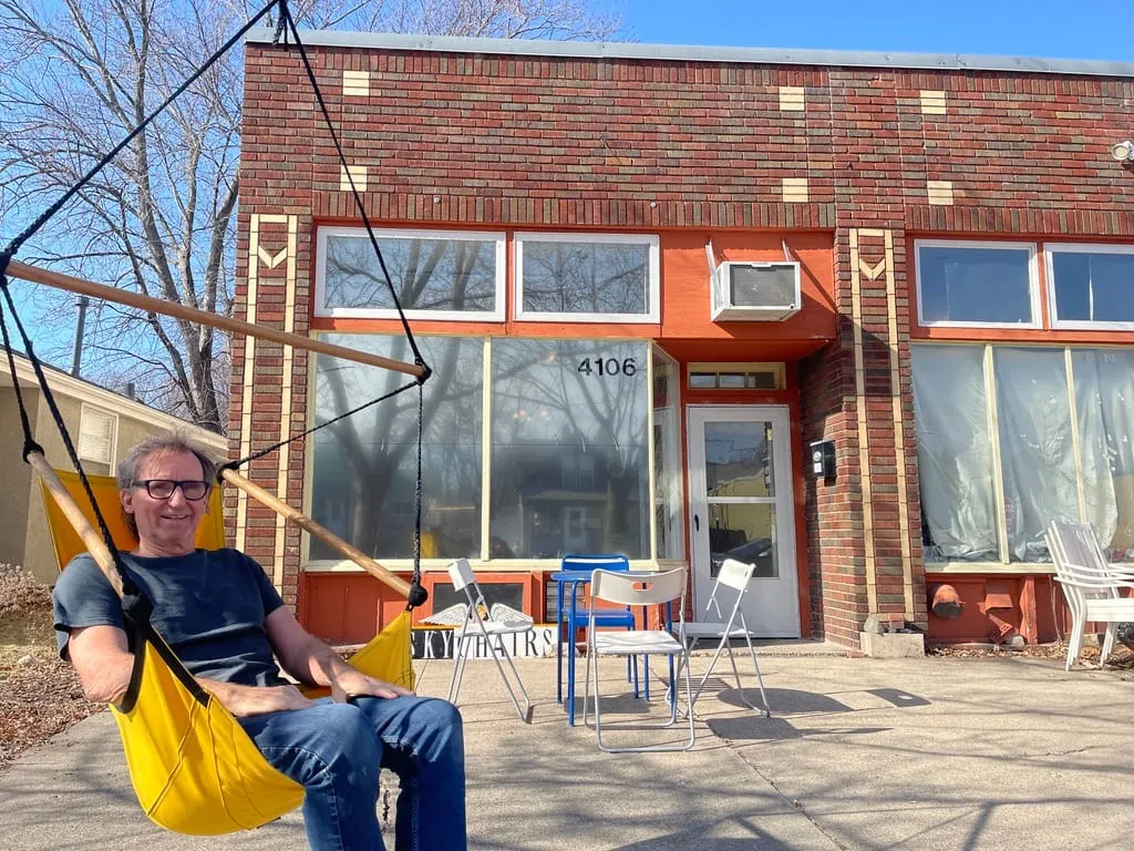 🧵 SKY Chairs HQ moves in